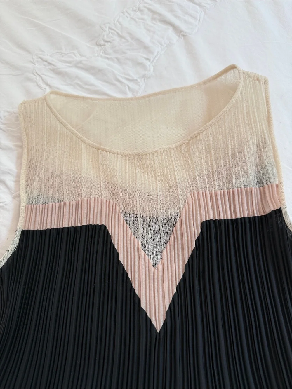 BCBG Max Azria - Picture 10 of 13
